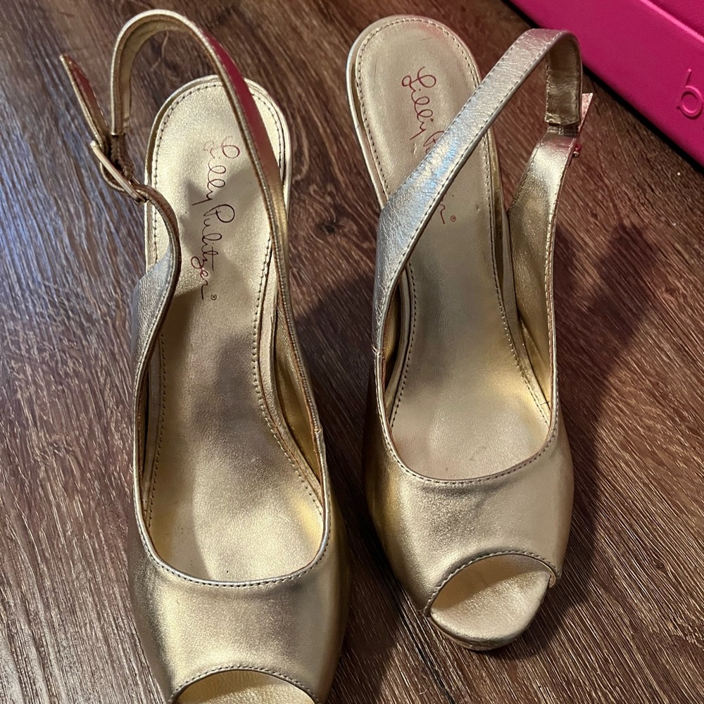 Woman’s Lilly Pulitzer Gold Wedges ( 4 1/4”)